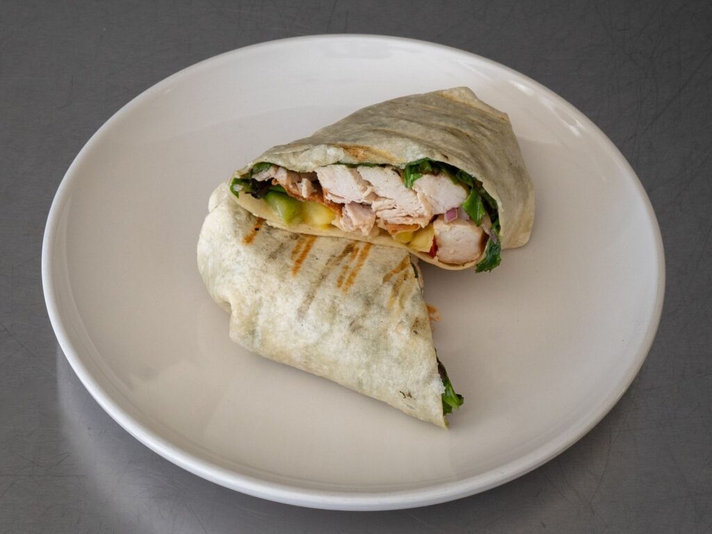 Wrap de pollo y verduras.