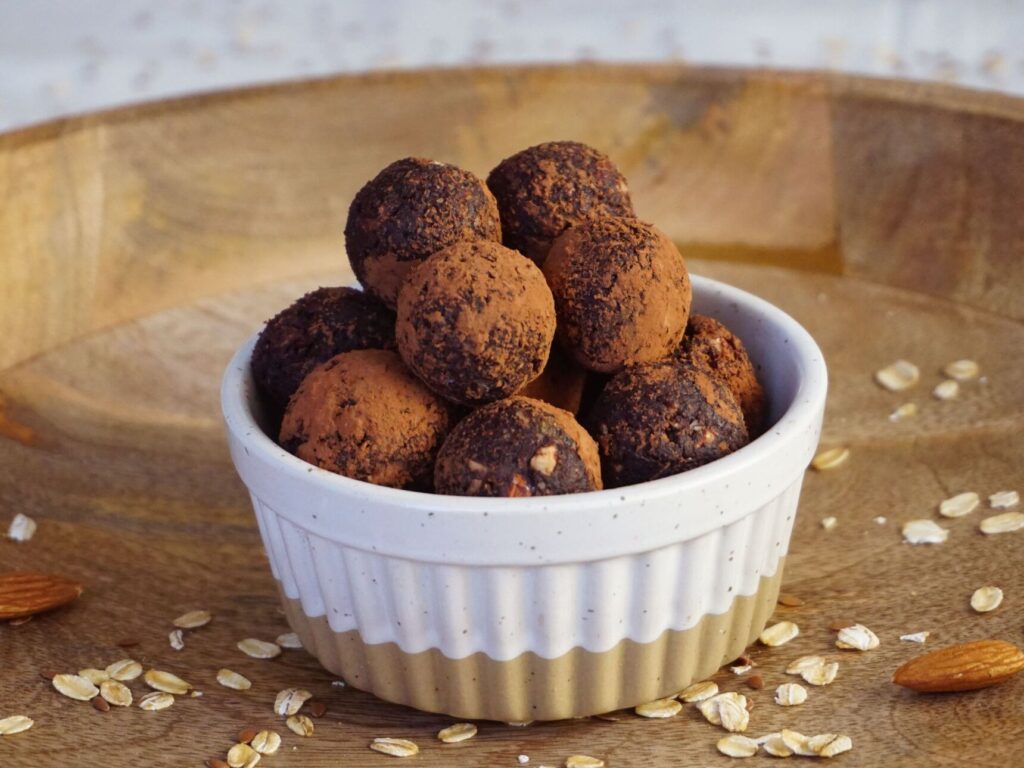 3 aperitivos: Bolitas de avena, plátano y chocolate